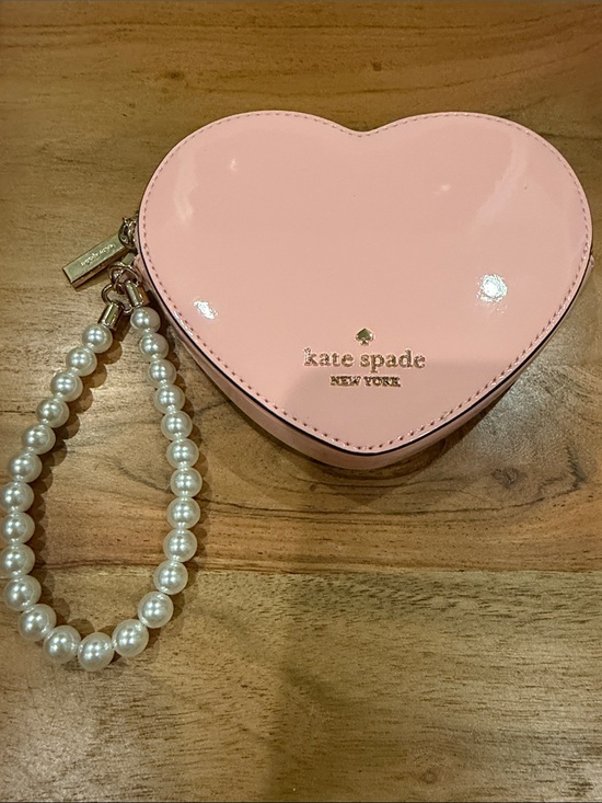 kate spade Handbags - NWT Kate Spade New York Love Shack 3D Heart Wristlet